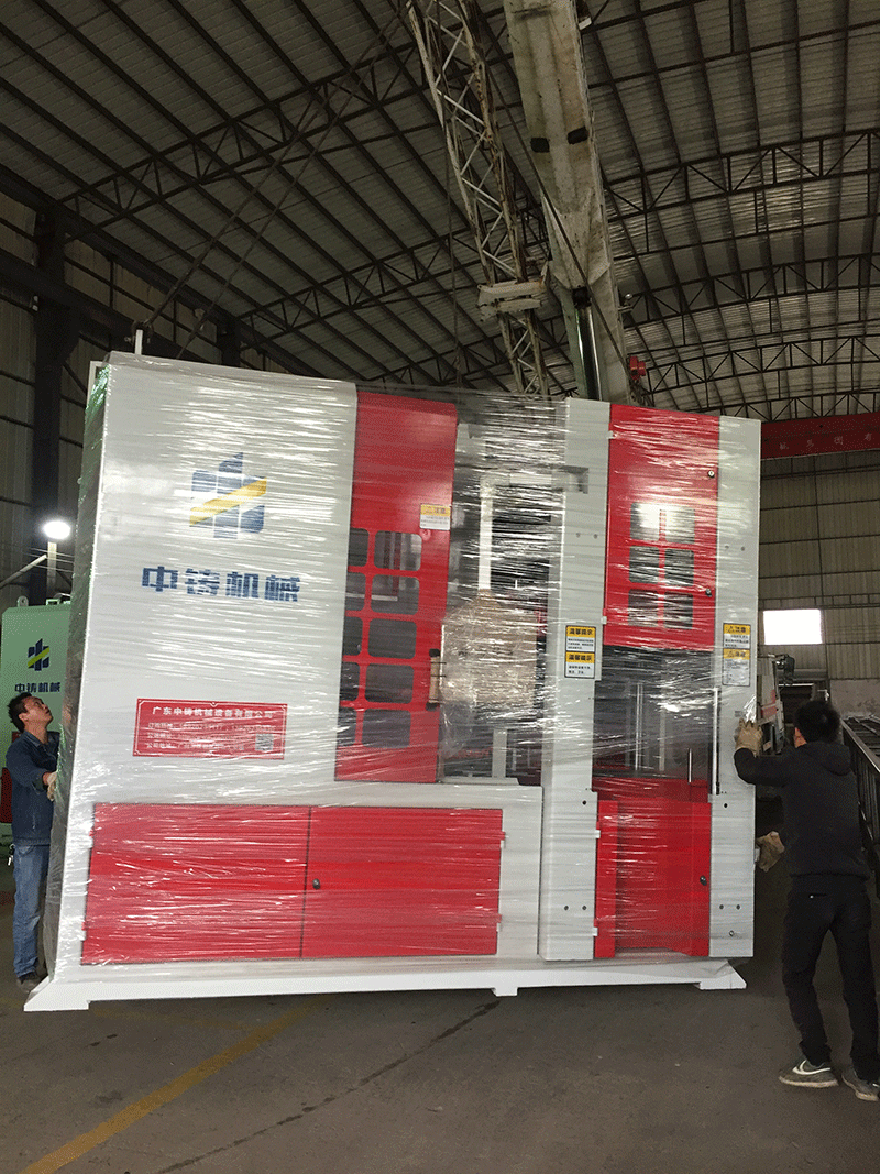 自動造型設備裝車發貨中 自動造型設備裝車發貨中