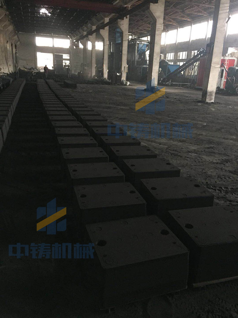 砂型整齊排列好等待澆注 砂型整齊排列好等待澆注