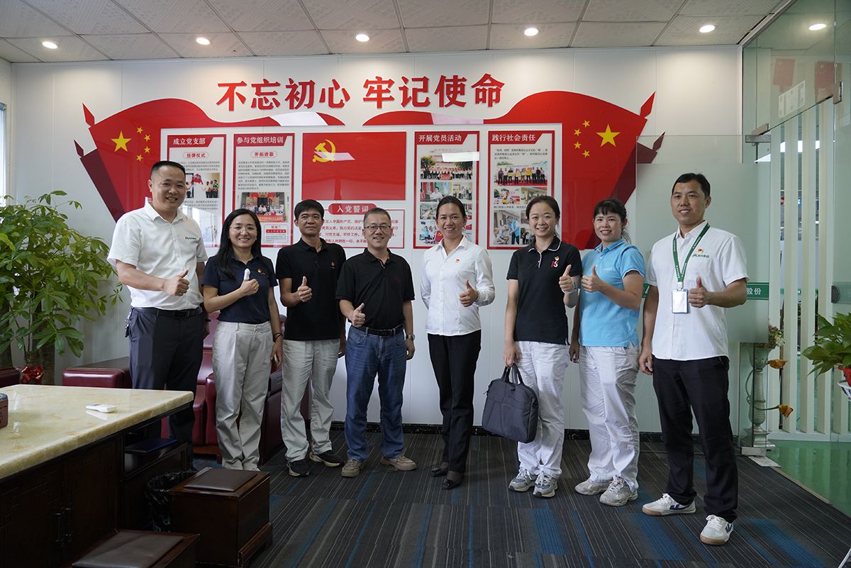 東風日產發動機機關黨支部成員參觀了美邦集團和黨建文化宣傳欄 東風日產發動機機關黨支部成員參觀了美邦集團和黨建文化宣傳欄